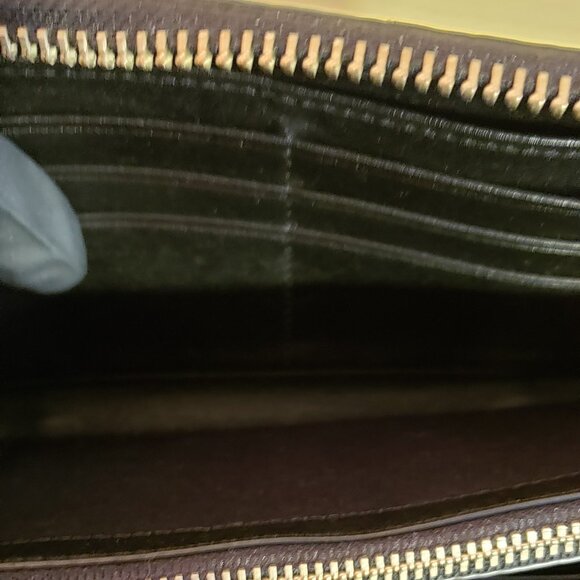 MARC JACOBS Leather (Zippy) Wallet w/ Silver Hardware & front zip compartment - Picture 5 of 11